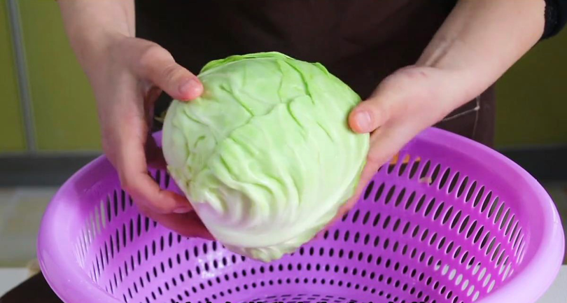 原来炒包菜也有窍门，加一种调料，简单一炒，比大鱼大肉都好吃-炒包菜的秘诀