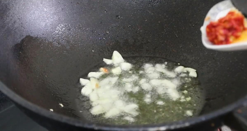 原来炒包菜也有窍门，加一种调料，简单一炒，比大鱼大肉都好吃-炒包菜的秘诀