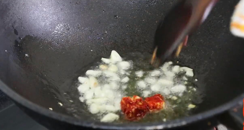 原来炒包菜也有窍门，加一种调料，简单一炒，比大鱼大肉都好吃-炒包菜的秘诀