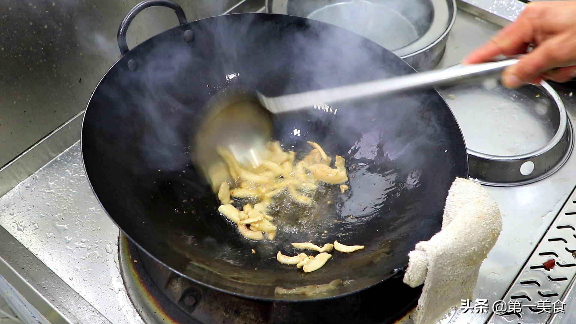 炒包菜时，有人焯水有人直接炒，都不对，这才是正确做法，太香了-包菜怎么炒不会烧焦