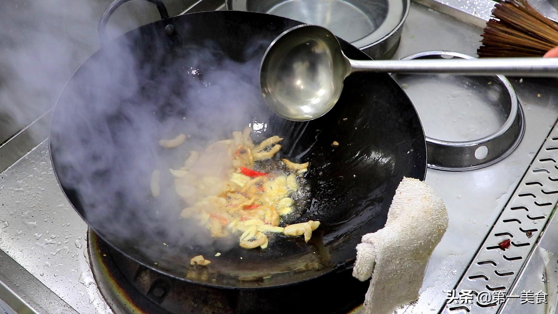 炒包菜时，有人焯水有人直接炒，都不对，这才是正确做法，太香了-包菜怎么炒不会烧焦