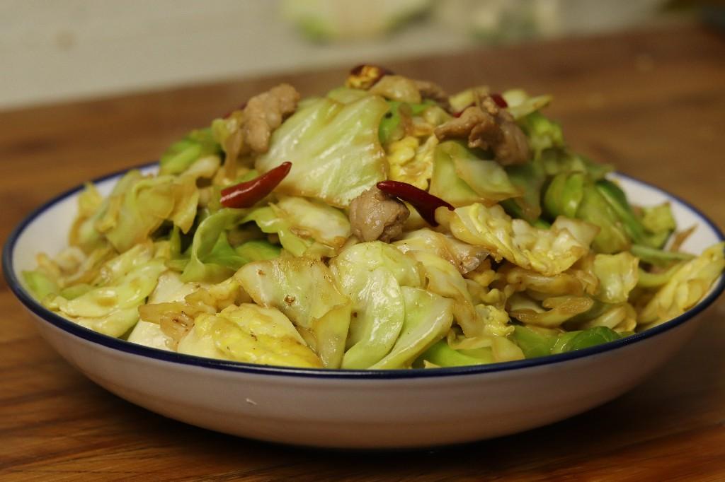为啥饭店炒的包菜那么好吃，原来诀窍在这里，学会也能做大厨-包菜怎样炒好吃?