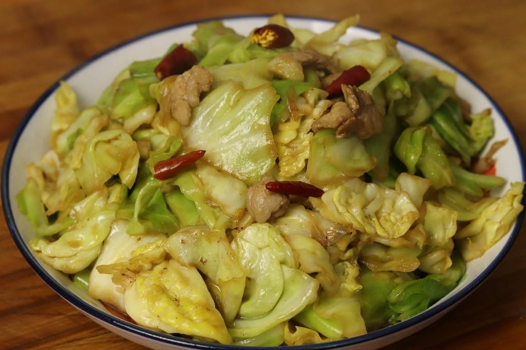 为啥饭店炒的包菜那么好吃，原来诀窍在这里，学会也能做大厨-包菜怎样炒好吃?