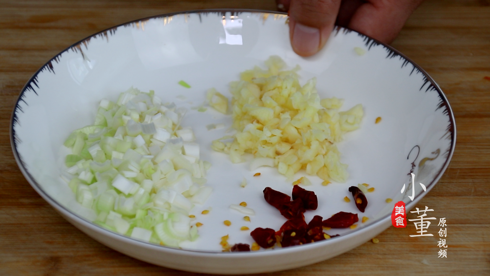 1颗包菜，简单易炒，酸辣开胃又下饭，老婆隔三差五就要吃-包菜怎么炒更好吃视频