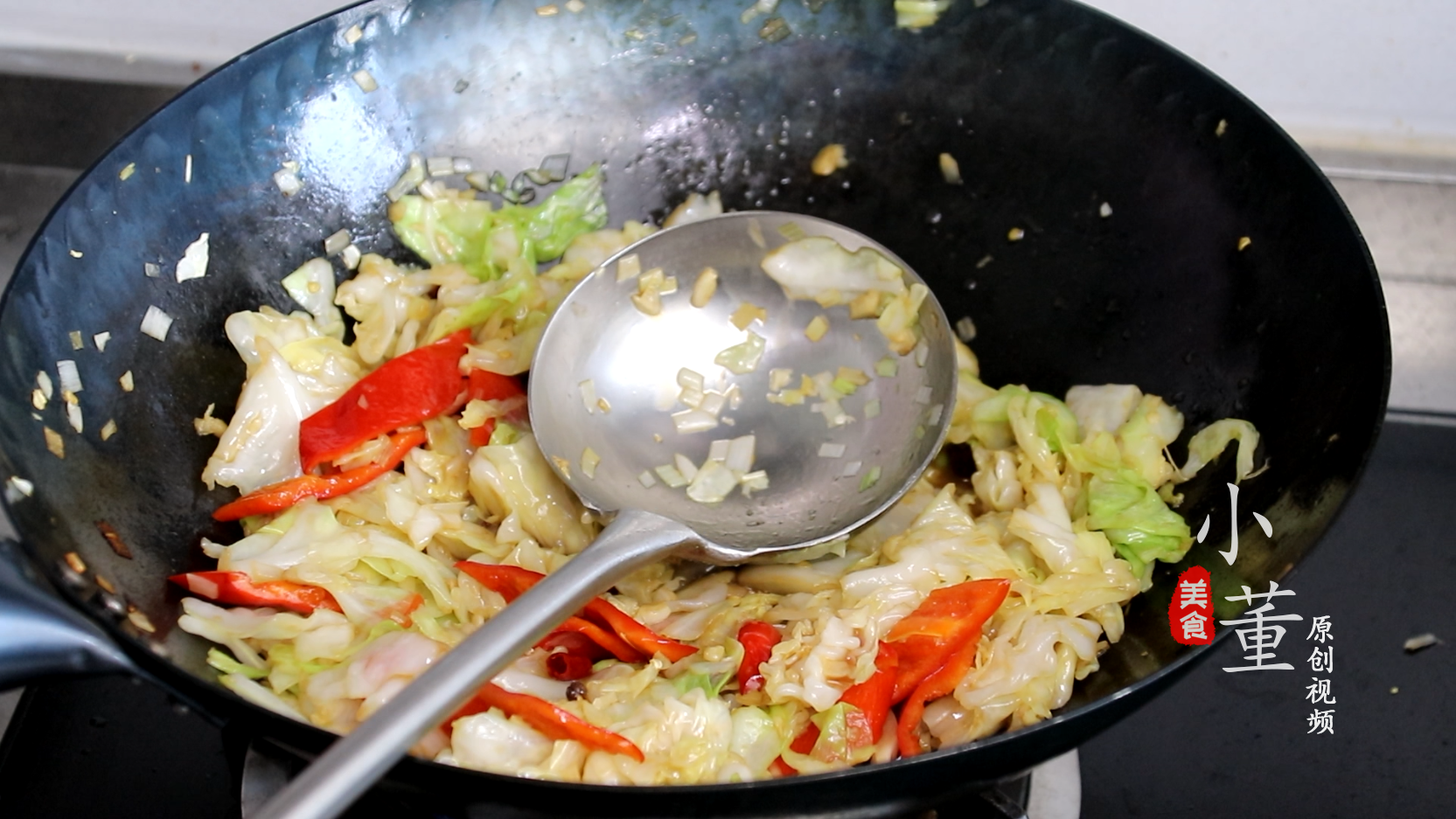 1颗包菜，简单易炒，酸辣开胃又下饭，老婆隔三差五就要吃-包菜怎么炒更好吃视频