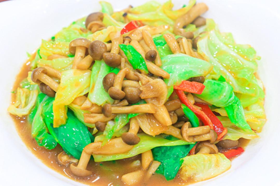 秋天，遇到包菜敞开吃，天然叶酸高！简单一炒比肉香，顿顿都光盘-包菜含有叶绿素吗