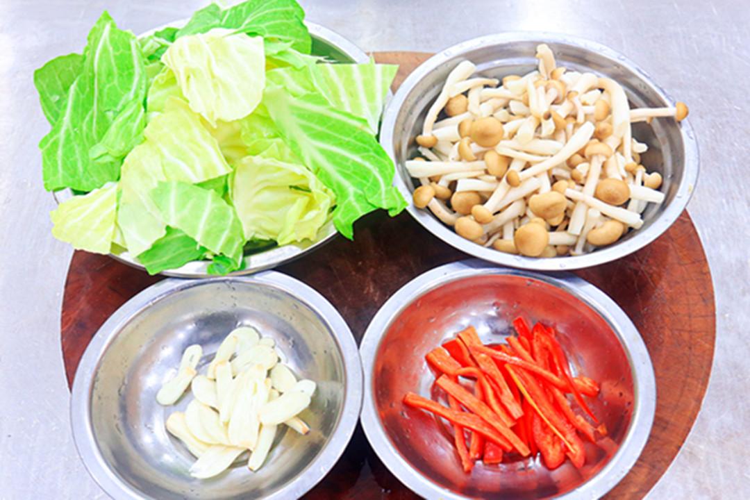 秋天，遇到包菜敞开吃，天然叶酸高！简单一炒比肉香，顿顿都光盘-包菜含有叶绿素吗