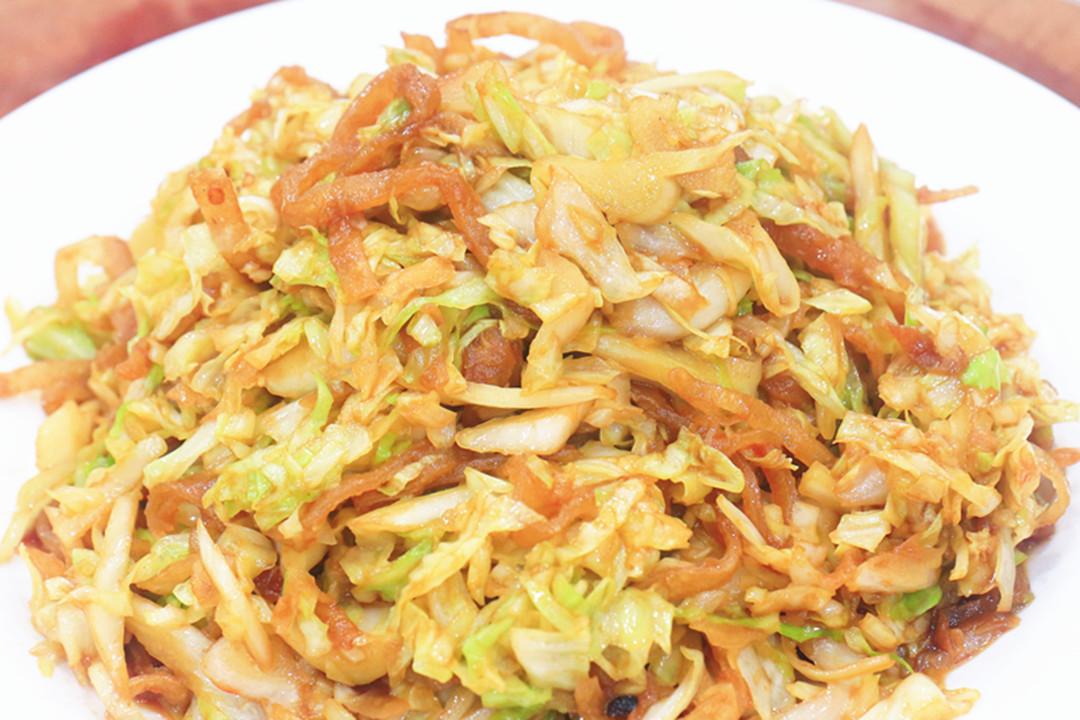 秋天，遇到包菜敞开吃，天然叶酸高！简单一炒比肉香，顿顿都光盘-包菜含有叶绿素吗