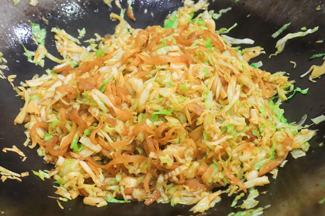 秋天，遇到包菜敞开吃，天然叶酸高！简单一炒比肉香，顿顿都光盘-包菜含有叶绿素吗