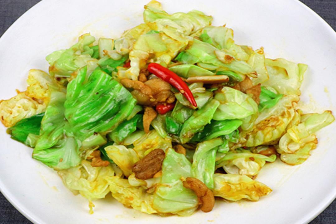 秋天，遇到包菜敞开吃，天然叶酸高！简单一炒比肉香，顿顿都光盘-包菜含有叶绿素吗