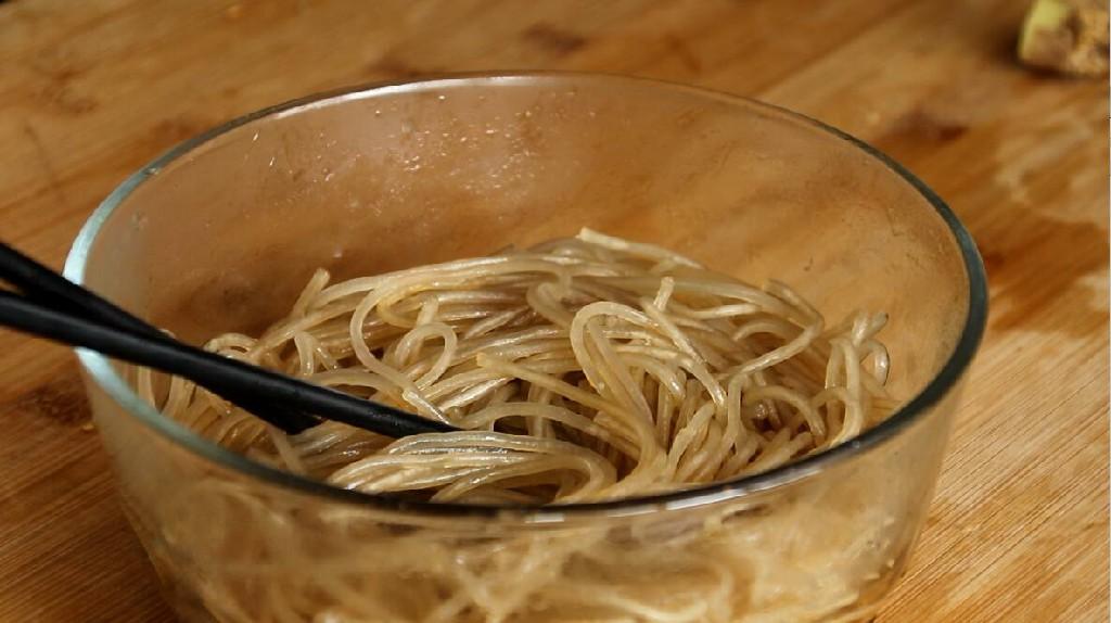 炒包菜时，很多人忽略了这一步，难怪出锅不香不脆不入味-请问炒包菜怎么炒