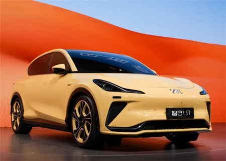 新车上市智己LS7，40万元级别的中大型纯电SUV，能成为市场新宠吗-智己汽车纯电动平台