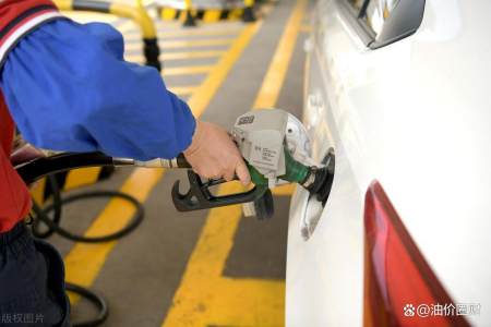 油价涨跌白热化阶段！油价调整消息：全国调整92、95、98汽油价格-油价调整窗口时间表