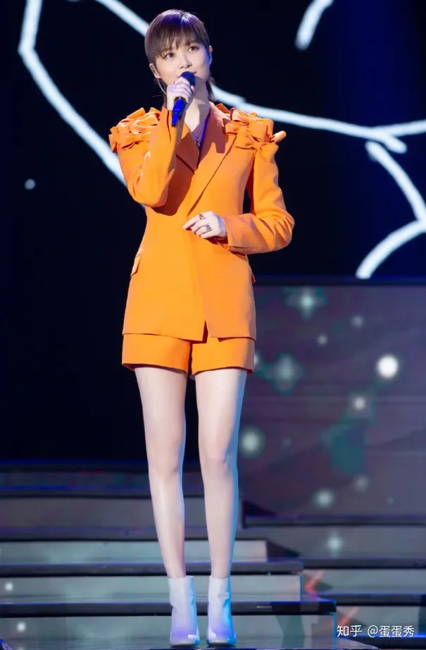 卓伟承认的“最干净女星”！李宇春转型终成功，这样的她谁不可以（卓伟评价刘亦菲原话）