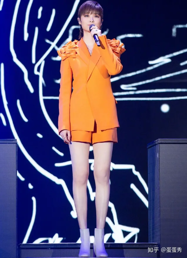 卓伟承认的“最干净女星”！李宇春转型终成功，这样的她谁不可以（卓伟评价刘亦菲原话）