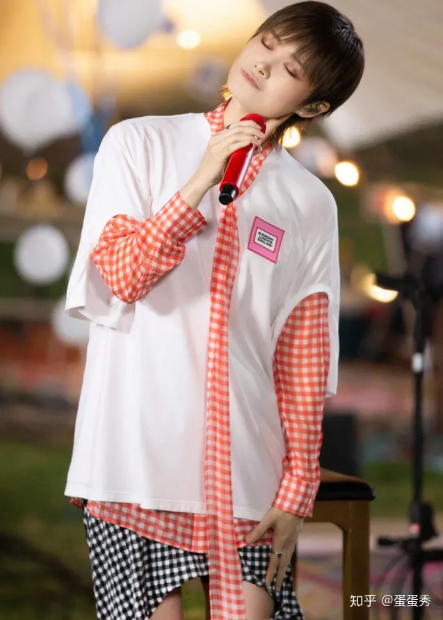 卓伟承认的“最干净女星”！李宇春转型终成功，这样的她谁不可以（卓伟评价刘亦菲原话）