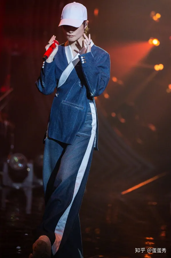 卓伟承认的“最干净女星”！李宇春转型终成功，这样的她谁不可以（卓伟评价刘亦菲原话）