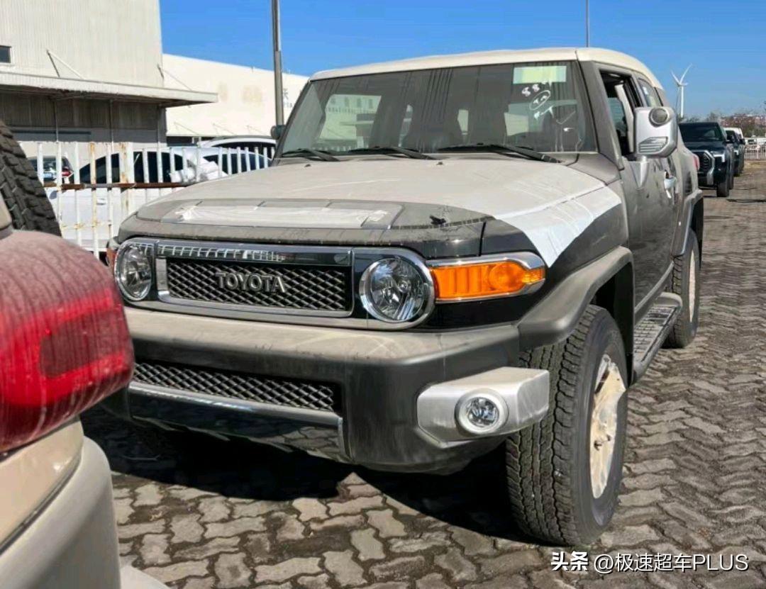 丰田FJ酷路泽：俗称越野“大玩具”，对开门+四驱+4.0L引擎-2021款丰田酷路泽fj新款