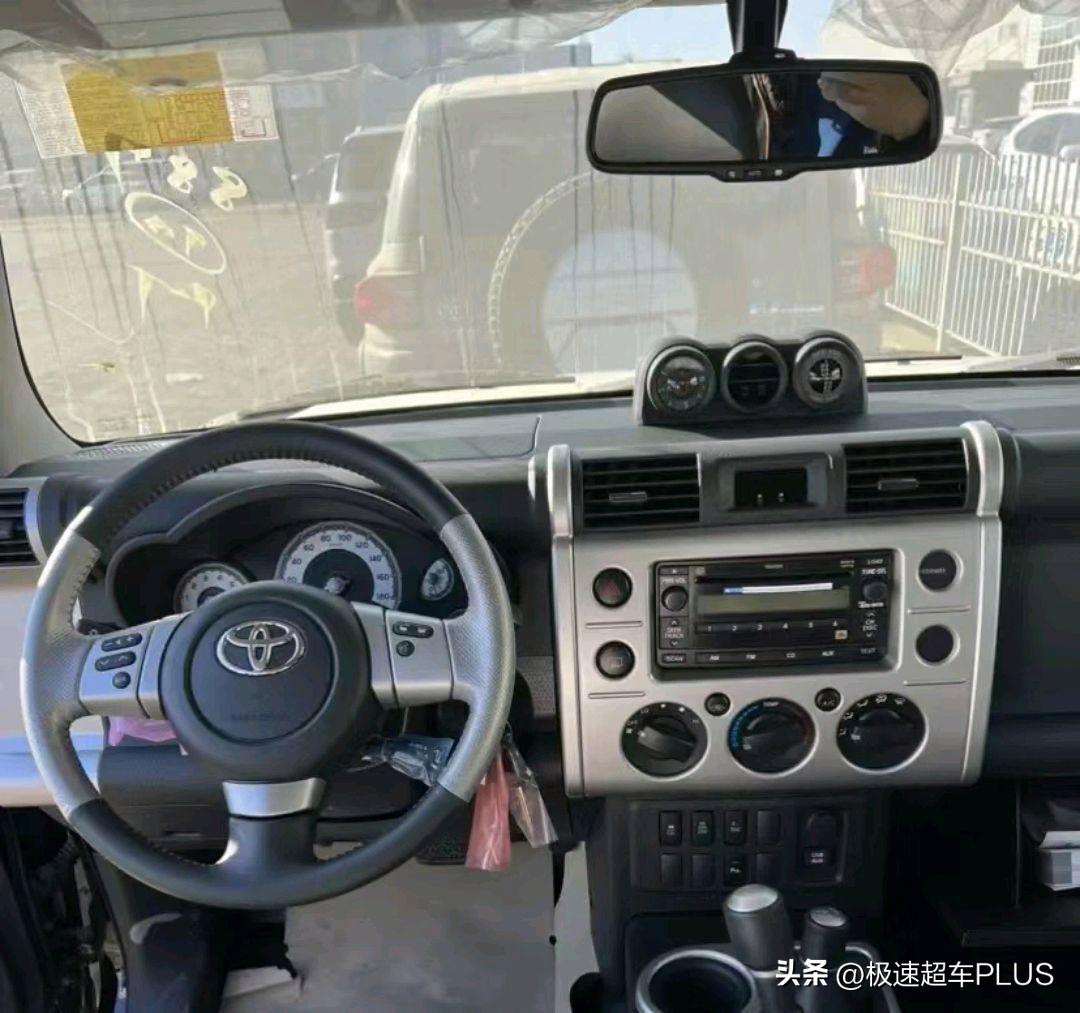 丰田FJ酷路泽：俗称越野“大玩具”，对开门+四驱+4.0L引擎-2021款丰田酷路泽fj新款