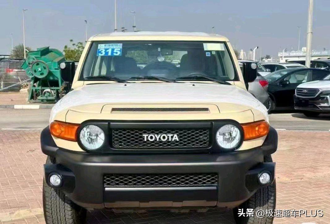 又一越野车面临“清库”，港口实拍丰田FJ酷路泽，V6+复古圆灯-丰田酷路泽fj2020款