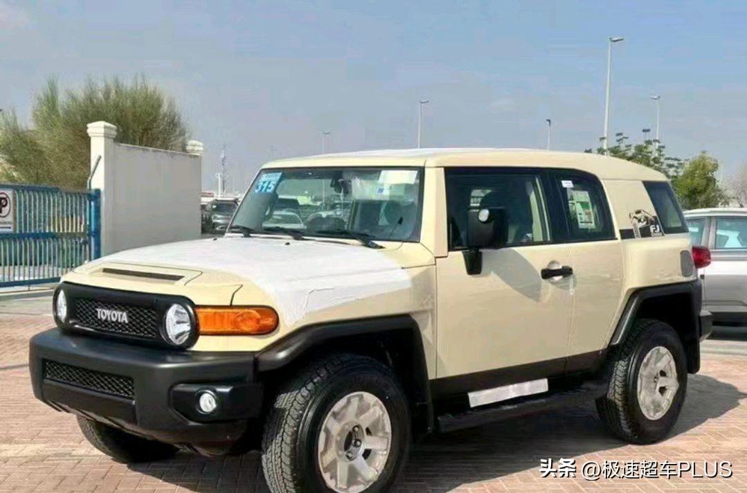 又一越野车面临“清库”，港口实拍丰田FJ酷路泽，V6+复古圆灯-丰田酷路泽fj2020款
