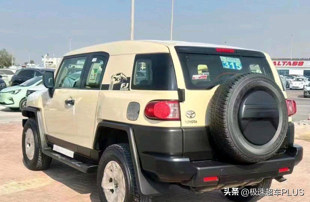 又一越野车面临“清库”，港口实拍丰田FJ酷路泽，V6+复古圆灯-丰田酷路泽fj2020款
