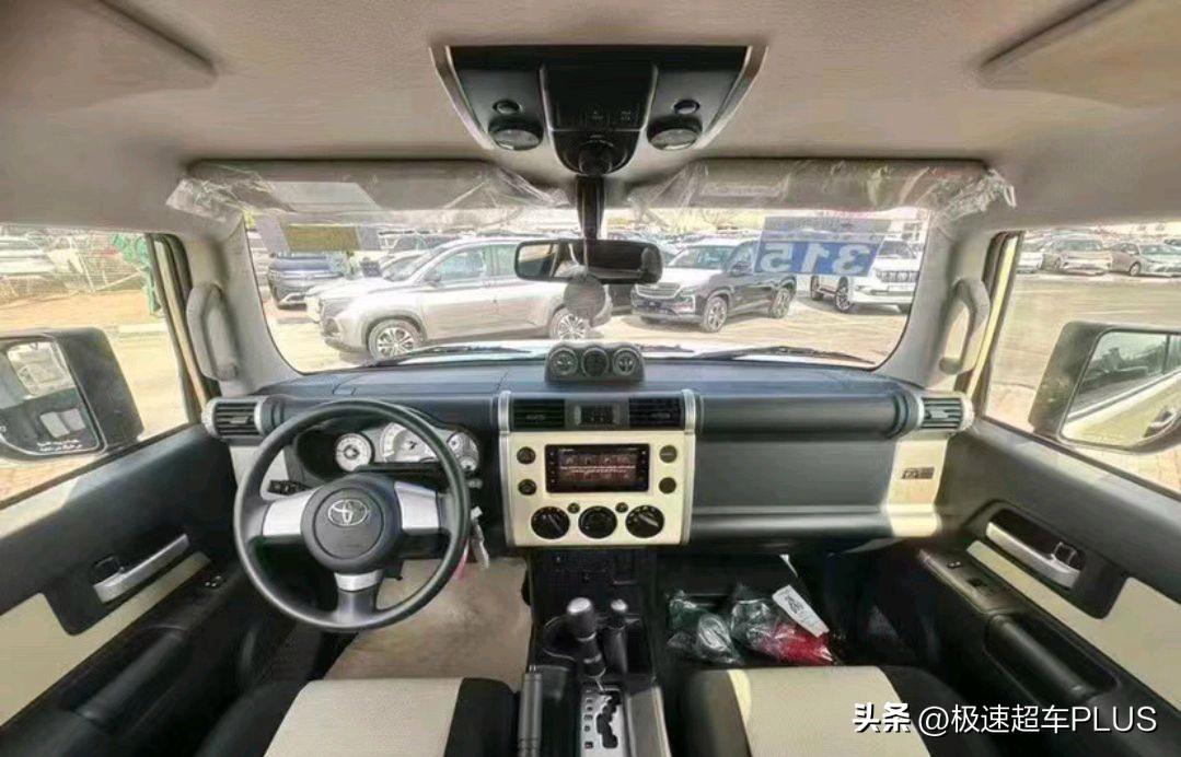 又一越野车面临“清库”，港口实拍丰田FJ酷路泽，V6+复古圆灯-丰田酷路泽fj2020款