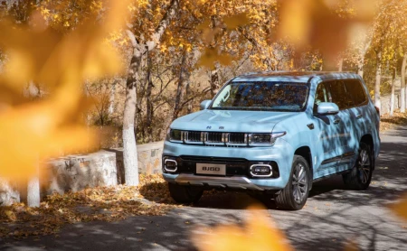 四轮独悬搭配非承载车身，BJ60诠释硬派越野也能带来舒适家玩体验-四轮独立悬挂的小型suv最新款