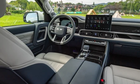 四轮独悬搭配非承载车身，BJ60诠释硬派越野也能带来舒适家玩体验-四轮独立悬挂的小型suv最新款