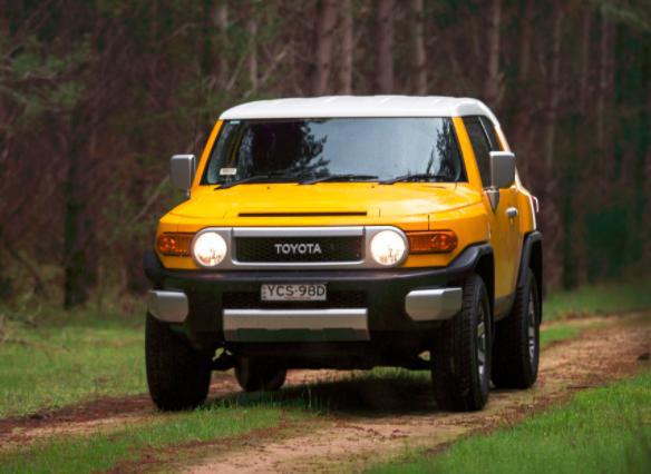 有款越野车叫：FJ酷路泽，性能秒杀丰田普拉多-fj酷路泽2020新款测评