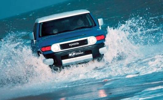 有款越野车叫：FJ酷路泽，性能秒杀丰田普拉多-fj酷路泽2020新款测评