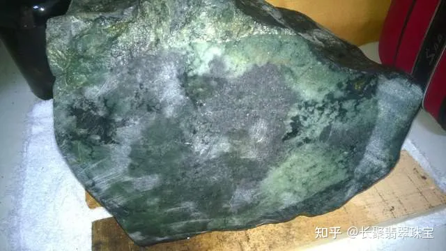 “忽粗细，忽跃跳，带形松花缠石绕”，重点留意松花有无水头即可-视死如归用来形容谁