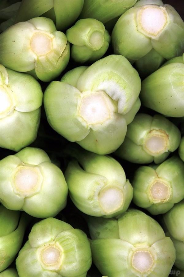 常吃这4种蔬菜，可以控制血压，减轻头晕，很多人不知道，了解下（吃什么蔬菜治疗高血压效果最好）