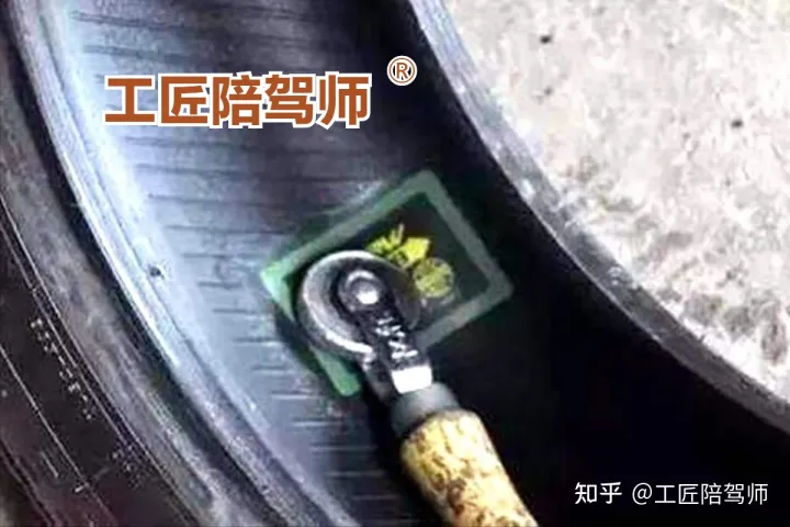 车辆无备胎-补胎液使用攻略来了-补胎液不管用怎么办