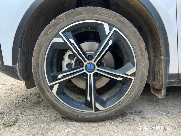 唐DM-i每天一个小技巧，用车没烦恼——轮胎故障处理补胎液的使用-唐dm换胎后胎压监测信号异常