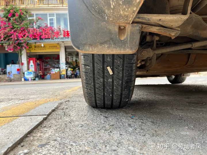 唐DM-i每天一个小技巧，用车没烦恼——轮胎故障处理补胎液的使用-唐dm换胎后胎压监测信号异常