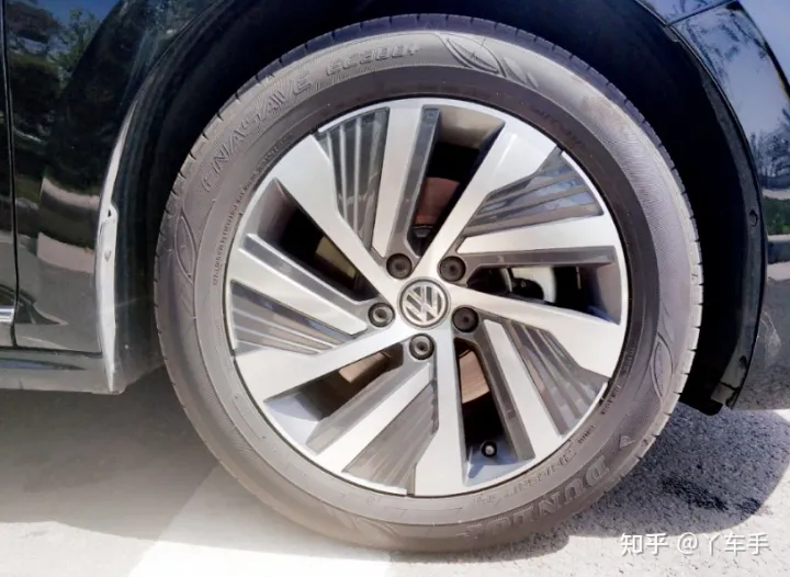 帕萨特phev如何使用补胎液进行轮胎修补-帕萨特补胎多少钱