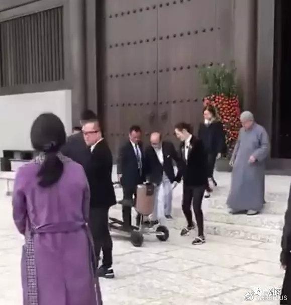 本月第三度“露面”！网友偶遇李嘉诚：92岁“超人”电动车代步（诚信超人李嘉诚的故事）