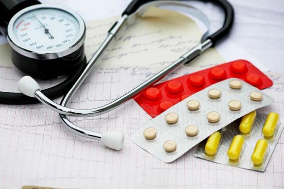 用这些土办法降血压？医生辟谣：不要走弯路，测个血压就清醒-什么土方法可以马上降血压