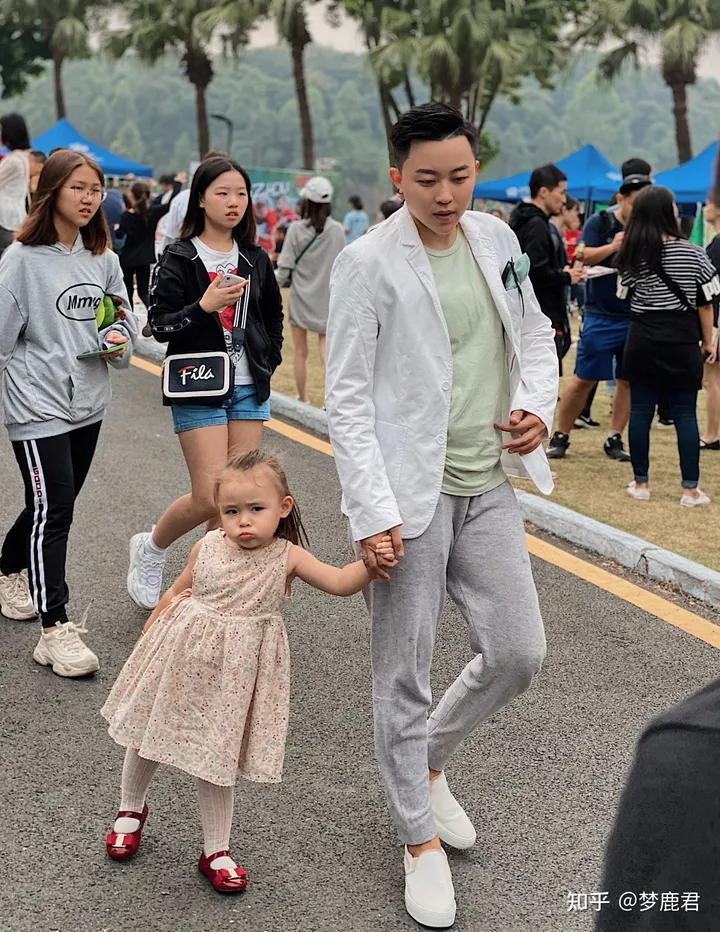 4年后，携50万跳过结婚直接生娃的叶海洋，如今再次出国拼二胎（叶海洋二胎现状）