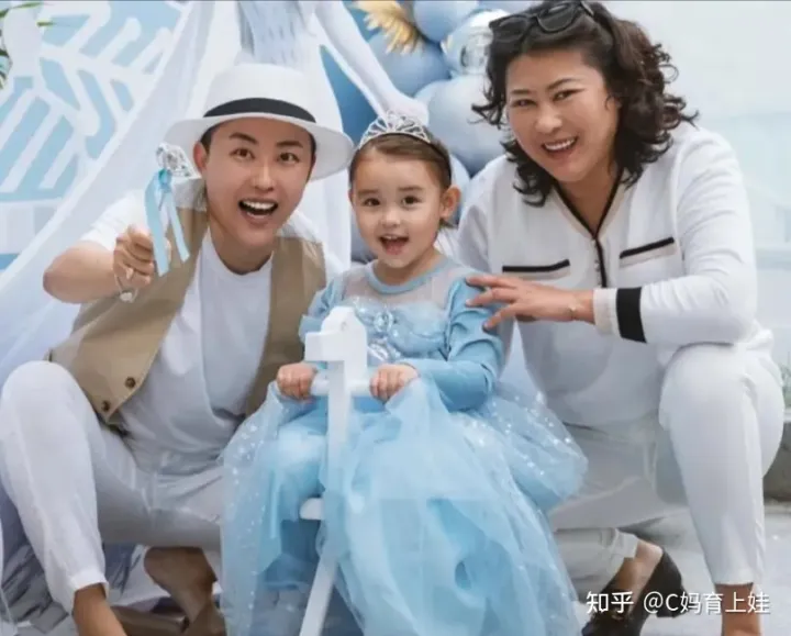 30岁未婚女模特买精生下混血三胞胎，做第二个叶海洋，两人底气相同（叶海洋5国混血）