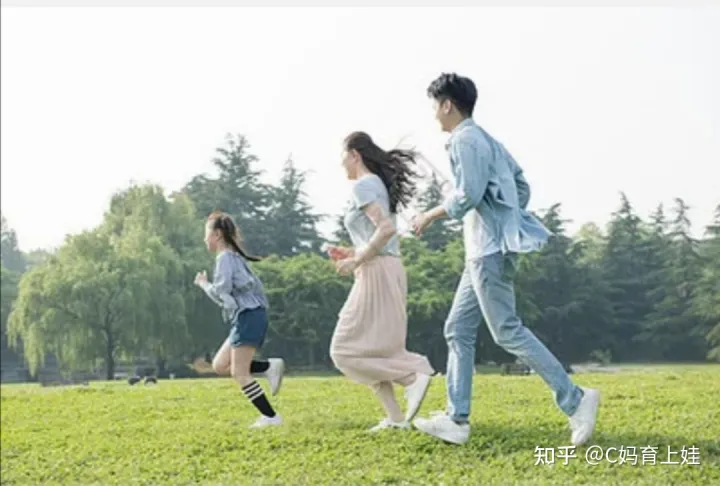 30岁未婚女模特买精生下混血三胞胎，做第二个叶海洋，两人底气相同（叶海洋5国混血）