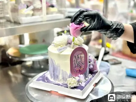 母亲节的仪式感丨鲜花蛋糕“火爆”！济南一蛋糕店预计售出300个-济南蛋糕团购app