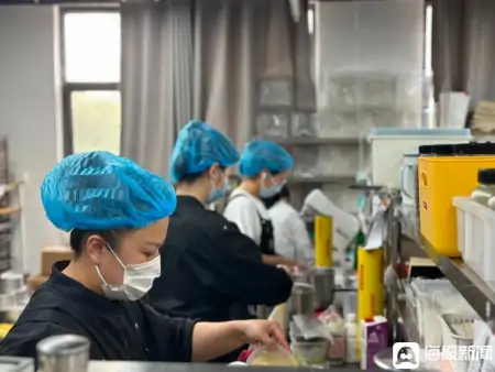 母亲节的仪式感丨鲜花蛋糕“火爆”！济南一蛋糕店预计售出300个-济南蛋糕团购app