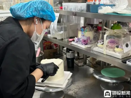母亲节的仪式感丨鲜花蛋糕“火爆”！济南一蛋糕店预计售出300个-济南蛋糕团购app