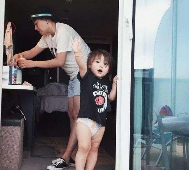 千万身价叶海洋，跳过结婚，携50万自己生5国混血，又当爹又当娘（叶海洋的女儿和生父见面了吗）