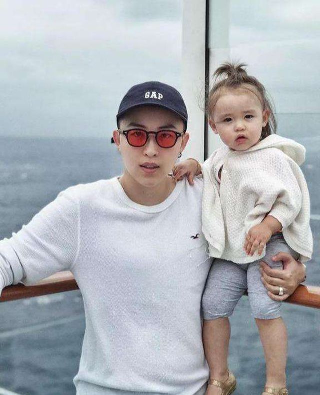 千万身价叶海洋，跳过结婚，携50万自己生5国混血，又当爹又当娘（叶海洋的女儿和生父见面了吗）