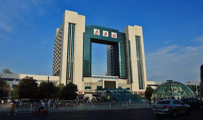 江西省一直简称赣，省会在南昌市，为何不是南方的赣州市？（江西怎么分赣南赣北）