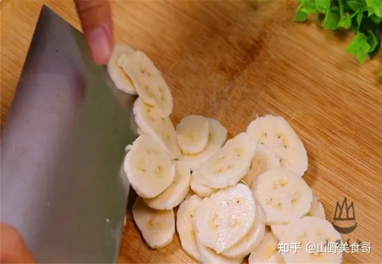 香蕉和鸡蛋这样搭配，让你3天瘦7斤，肚子的赘肉不见了，值得收藏（香蕉配鸡蛋）