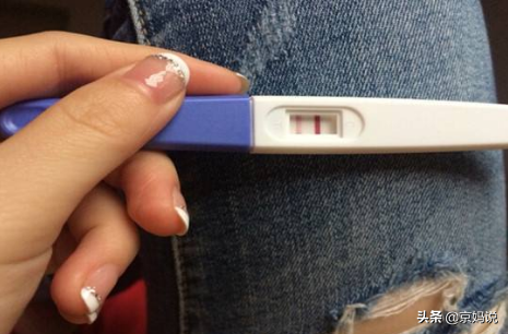 月经推迟半个月，现在来了褐色的血，是说明怀孕了吗？-月经推迟半个月褐色出血